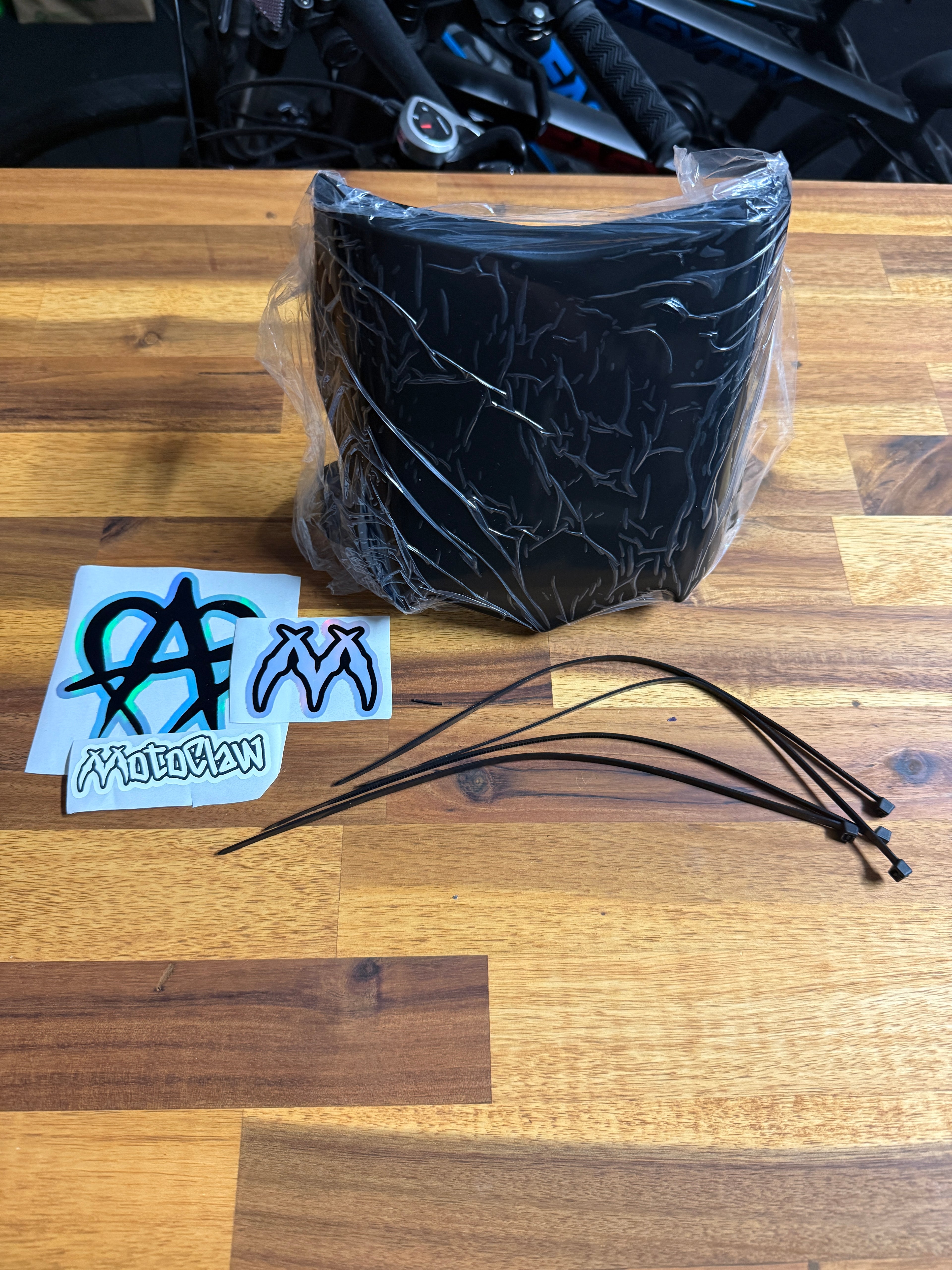 Glossy Motocutz style plate